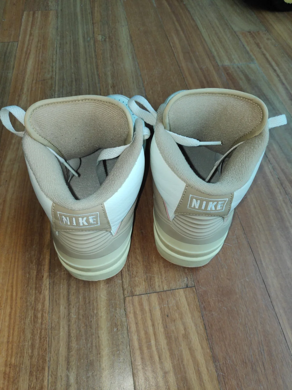 Women's Jordan retro 2 Size 7
